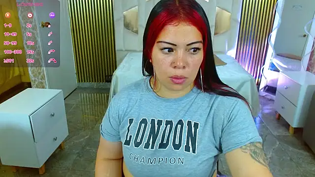 Snapshot of martinna_tay chatting on 10-11-25, 03:18 martinna tay online show from 10-11-25, 03:18