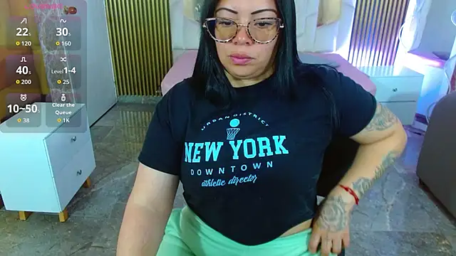 Snapshot of martinna_tay chatting on 11-21-25, 03:27 martinna tay online show from 11-21-25, 03:27