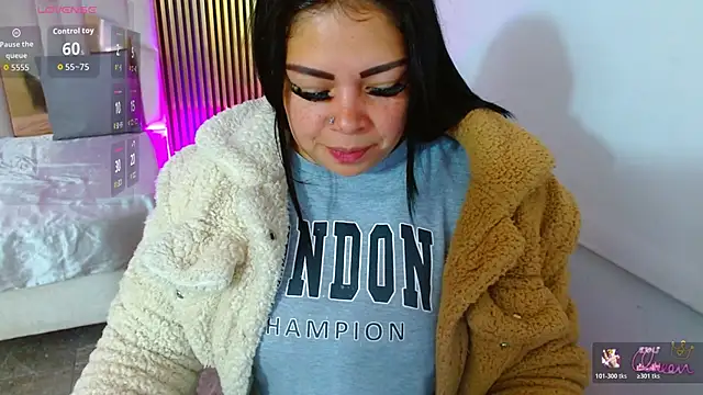 Snapshot of martinna_tay chatting on 05-30-26, 03:13 martinna tay online show from 05-30-26, 03:13
