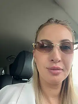Snapshot of LilouKat chatting on 05-04-26, 12:41 LilouKat online show from 05-04-26, 12:41
