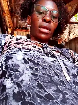 LOVELY-2BERRY online show from 10-18-25, 09:00