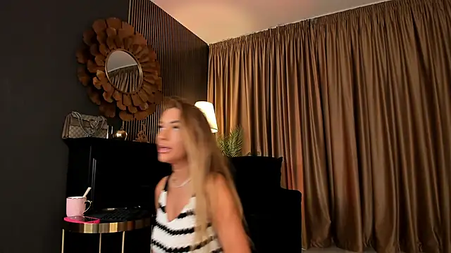Snapshot of LovingBlondie chatting on 06-03-26, 03:29 LovingBlondie online show from 06-03-26, 03:29