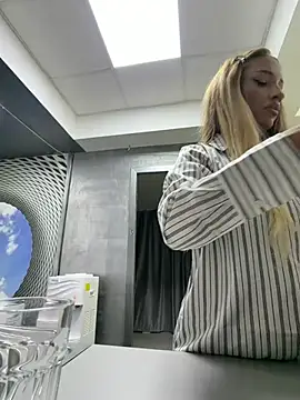 LovingBlondie online show from 01-15-26, 03:54