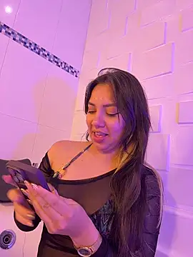 AliceHanz online show from 12-17-25, 04:39