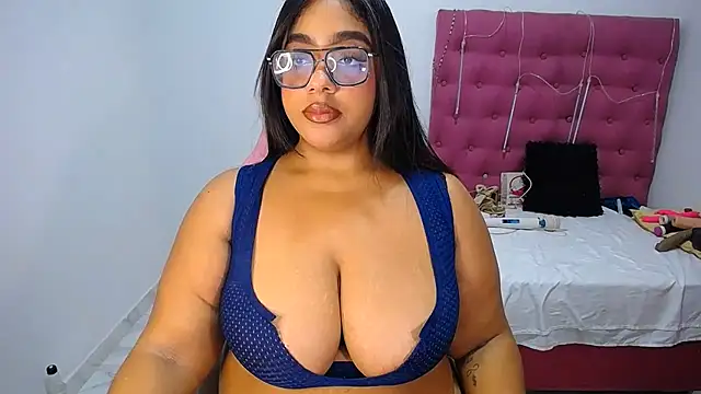 Snapshot of Mady_Kolemam chatting on 07-08-26, 01:52 Mady Kolemam online show from 07-08-26, 01:52