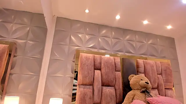 Charlotte Ice1 online show from 04-14-26, 02:00