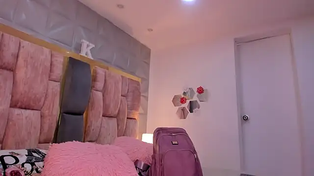 Charlotte Ice1 online show from 02-07-26, 03:53