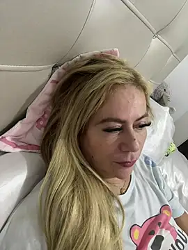 LARIANA RIVERA23 online show from 02-10-26, 08:30