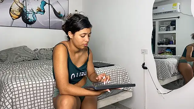 wendy alejo1712 online show from 11-08-25, 10:24