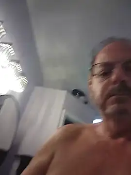 Snapshot of theclubist111 chatting on 06-16-26, 11:32 theclubist111 online show from 06-16-26, 11:32