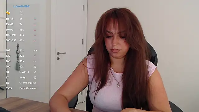 Snapshot of _Just_a_queen_3 chatting on 05-19-26, 08:54 Just a queen 3 online show from 05-19-26, 08:54