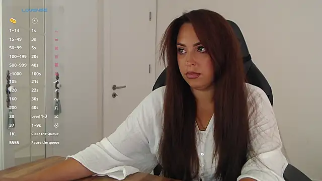Snapshot of _Just_a_queen_3 chatting on 07-04-26, 10:10 Just a queen 3 online show from 07-04-26, 10:10