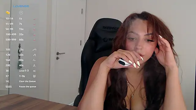 Snapshot of _Just_a_queen_3 chatting on 05-17-26, 10:37 Just a queen 3 online show from 05-17-26, 10:37