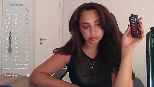 Snapshot of _Just_a_queen_3 chatting on 06-25-26, 05:29 Just a queen 3 online show from 06-25-26, 05:29
