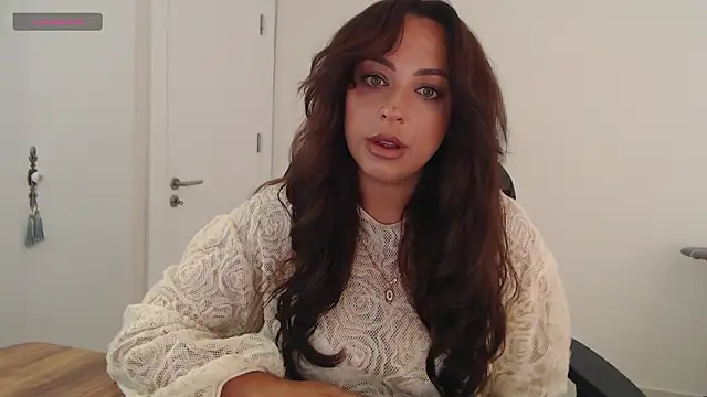 Snapshot of _Just_a_queen_3 chatting on 06-29-26, 09:05 Just a queen 3 online show from 06-29-26, 09:05