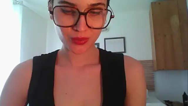 Snapshot of sarah_perfect chatting on 02-15-26, 03:22 sarah perfect online show from 02-15-26, 03:22