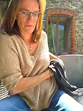 Snapshot of SpiceLea chatting on 05-05-26, 12:19 SpiceLea online show from 05-05-26, 12:19
