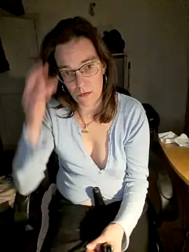 Snapshot of SpiceLea chatting on 01-25-25, 05:40 SpiceLea online show from 01-25-25, 05:40