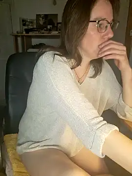 Snapshot of SpiceLea chatting on 01-29-25, 05:56 SpiceLea online show from 01-29-25, 05:56