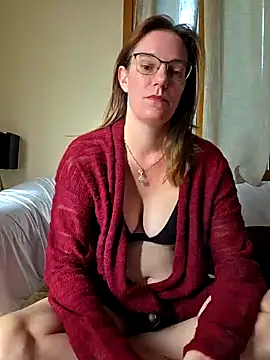 Snapshot of SpiceLea chatting on 09-24-25, 08:10 SpiceLea online show from 09-24-25, 08:10