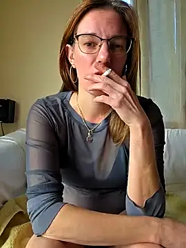 Snapshot of SpiceLea chatting on 10-10-25, 08:15 SpiceLea online show from 10-10-25, 08:15