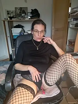 Snapshot of SpiceLea chatting on 01-28-25, 03:35 SpiceLea online show from 01-28-25, 03:35