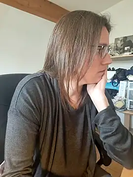 Snapshot of SpiceLea chatting on 02-27-25, 12:23 SpiceLea online show from 02-27-25, 12:23