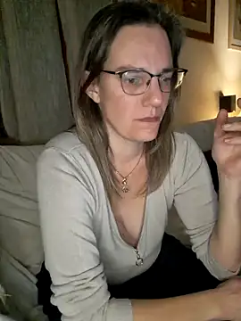 Snapshot of SpiceLea chatting on 01-13-25, 10:24 SpiceLea online show from 01-13-25, 10:24