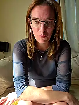 Snapshot of SpiceLea chatting on 09-16-25, 10:16 SpiceLea online show from 09-16-25, 10:16