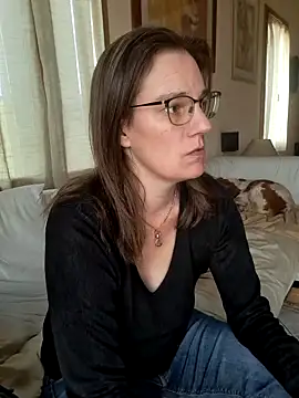 Snapshot of SpiceLea chatting on 01-30-25, 03:08 SpiceLea online show from 01-30-25, 03:08