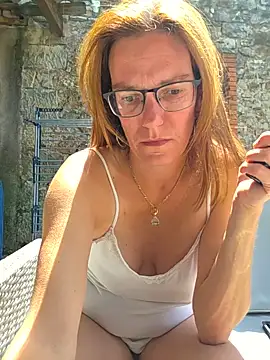 Snapshot of SpiceLea chatting on 05-19-26, 12:12 SpiceLea online show from 05-19-26, 12:12