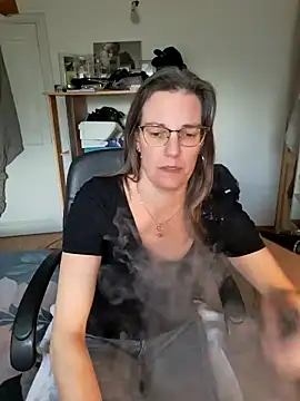 Snapshot of SpiceLea chatting on 01-11-25, 02:58 SpiceLea online show from 01-11-25, 02:58