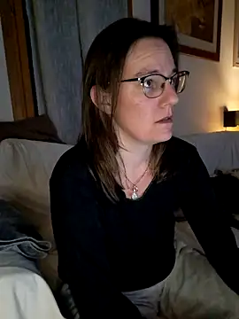 Snapshot of SpiceLea chatting on 01-21-25, 09:15 SpiceLea online show from 01-21-25, 09:15