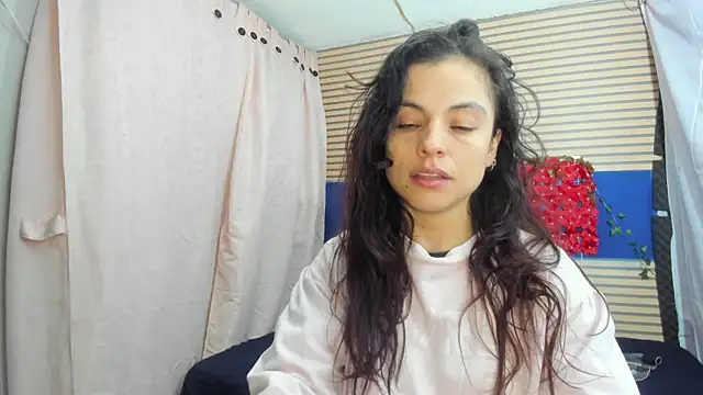 Snapshot of rosse_2504 chatting on 05-19-26, 12:23 rosse 2504 online show from 05-19-26, 12:23