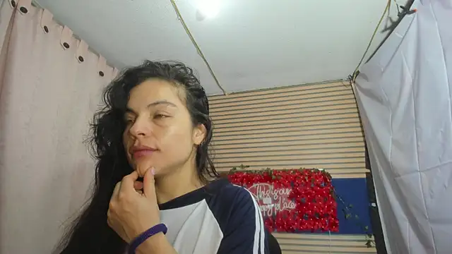 Snapshot of rosse_2504 chatting on 05-17-26, 10:15 rosse 2504 online show from 05-17-26, 10:15