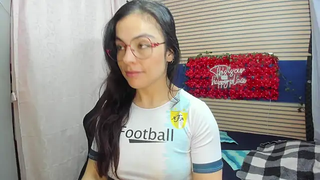 Snapshot of rosse_2504 chatting on 05-12-26, 12:33 rosse 2504 online show from 05-12-26, 12:33