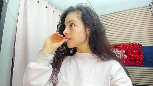 Snapshot of rosse_2504 chatting on 05-13-26, 12:23 rosse 2504 online show from 05-13-26, 12:23