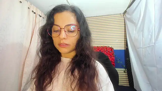 Snapshot of rosse_2504 chatting on 06-09-26, 12:39 rosse 2504 online show from 06-09-26, 12:39