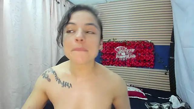 Snapshot of rosse_2504 chatting on 06-03-26, 02:33 rosse 2504 online show from 06-03-26, 02:33
