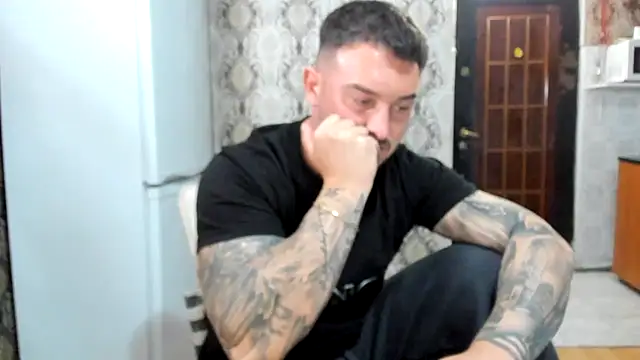 Snapshot of Jonmusclemaster chatting on 05-21-26, 08:39 Jonmusclemaster online show from 05-21-26, 08:39
