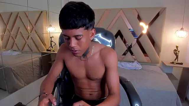 Snapshot of Alan_Cute18 chatting on 02-16-26, 01:43 Alan Cute18 online show from 02-16-26, 01:43