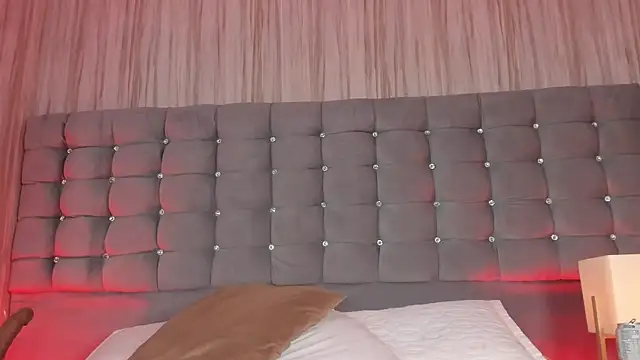 Snapshot of Poacahontasfg chatting on 11-28-25, 04:12 Poacahontasfg online show from 11-28-25, 04:12