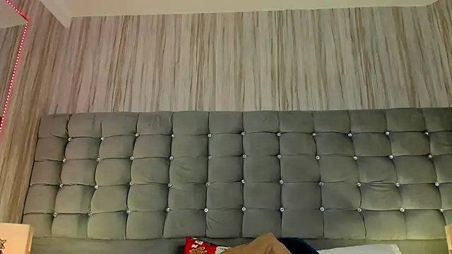 Snapshot of Poacahontasfg chatting on 12-21-25, 04:03 Poacahontasfg online show from 12-21-25, 04:03