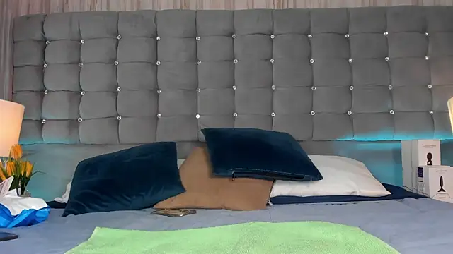 Snapshot of Poacahontasfg chatting on 11-05-25, 04:04 Poacahontasfg online show from 11-05-25, 04:04