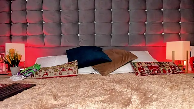 Snapshot of Poacahontasfg chatting on 02-13-26, 04:01 Poacahontasfg online show from 02-13-26, 04:01