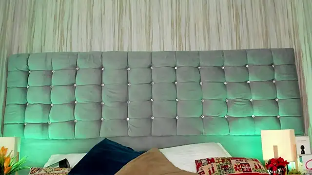 Snapshot of Poacahontasfg chatting on 01-11-26, 03:57 Poacahontasfg online show from 01-11-26, 03:57