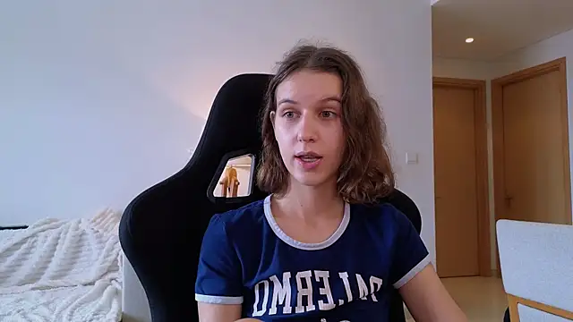 Snapshot of VanessaBayer2 chatting on 12-29-24, 04:48 VanessaBayer2 online show from 12-29-24, 04:48