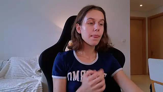 Snapshot of VanessaBayer2 chatting on 12-29-24, 01:45 VanessaBayer2 online show from 12-29-24, 01:45
