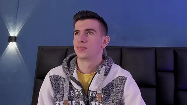 MikaelSlow online show from 11-11-25, 03:45