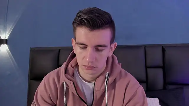 MikaelSlow online show from 09-30-25, 03:34